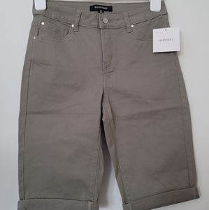 Ellen Tracy size 4 shorts